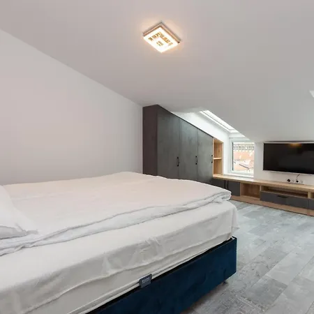 Apartment Seaman's House