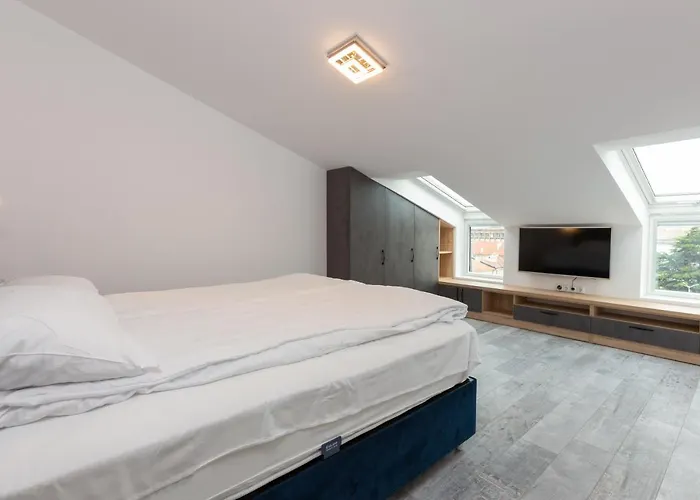 Apartment Seaman's House