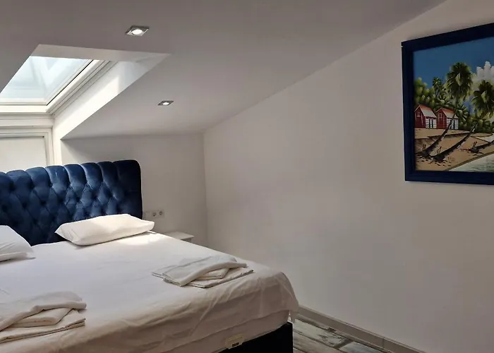 Apartment Seaman's House