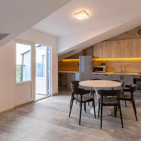 Seaman's House Apartment *